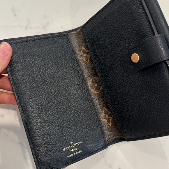 Authentic Louis Vuitton large wallet. Nearly perfect w/ one minor damage on back - Picture 2 of 8